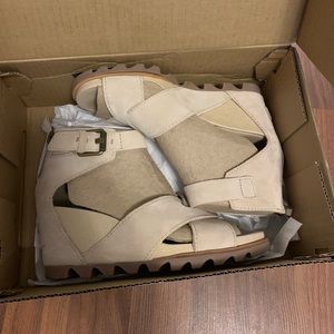 Sorel Joanie sandal 7.5 oatmeal